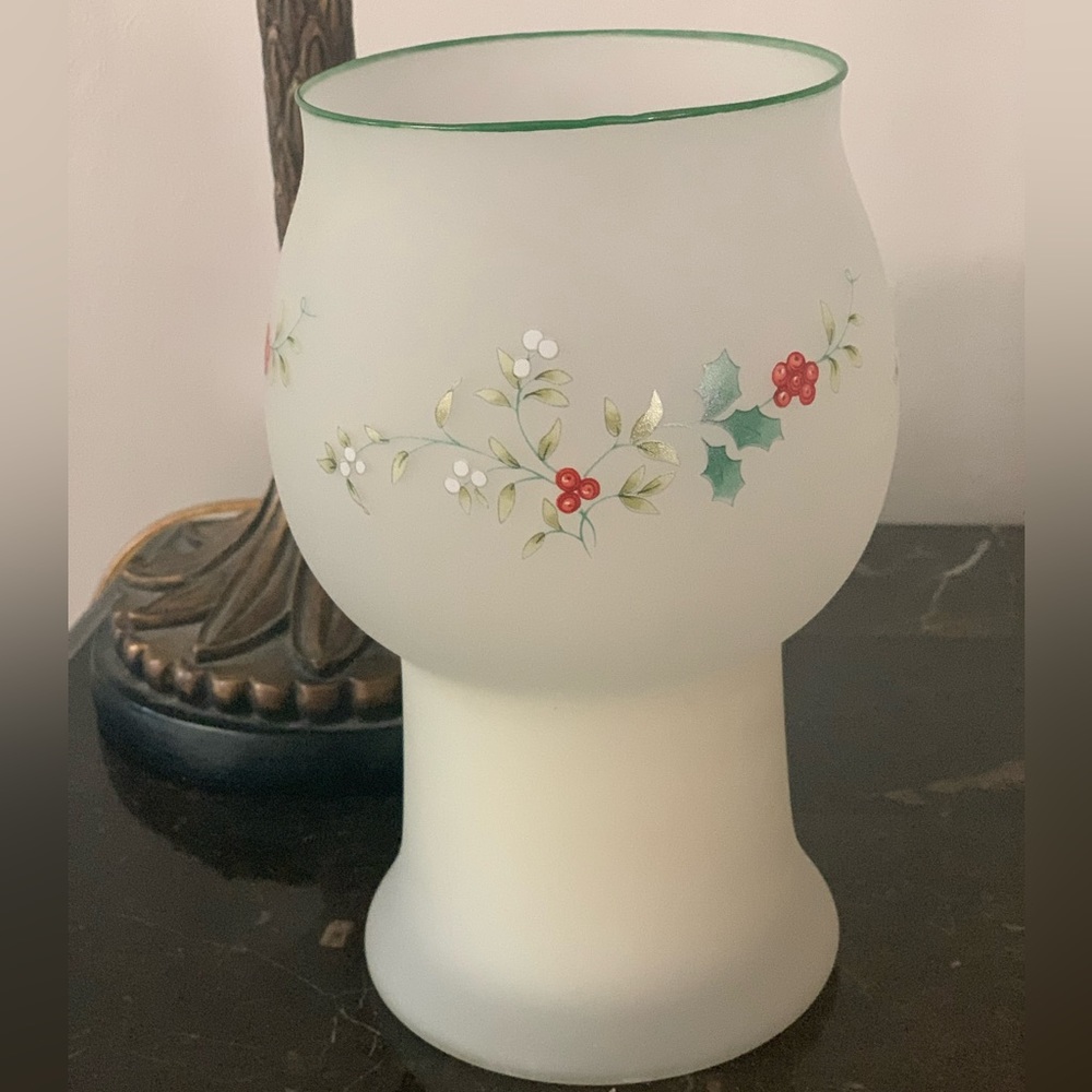 Pfaltzgraff Frosted Floating Holly Berry Candle Holder